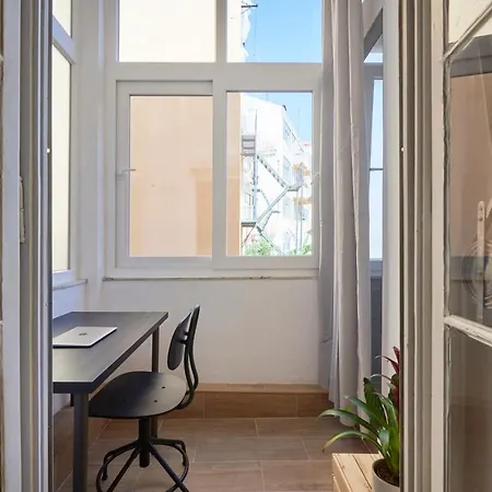 Apartment Design For Big Groups 4bed/3bath Lisbon