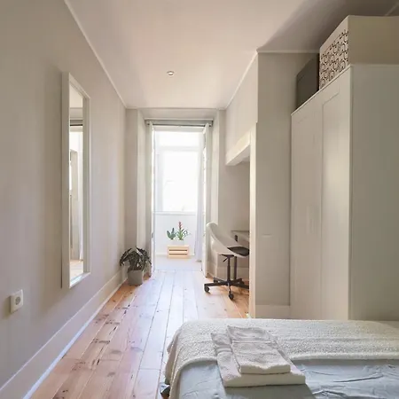 Apartment Design For Big Groups 4bed/3bath Lisbon