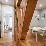 Apartment Design For Big Groups 4bed/3bath *