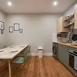 Apartment Design For Big Groups 4bed/3bath Lisbon